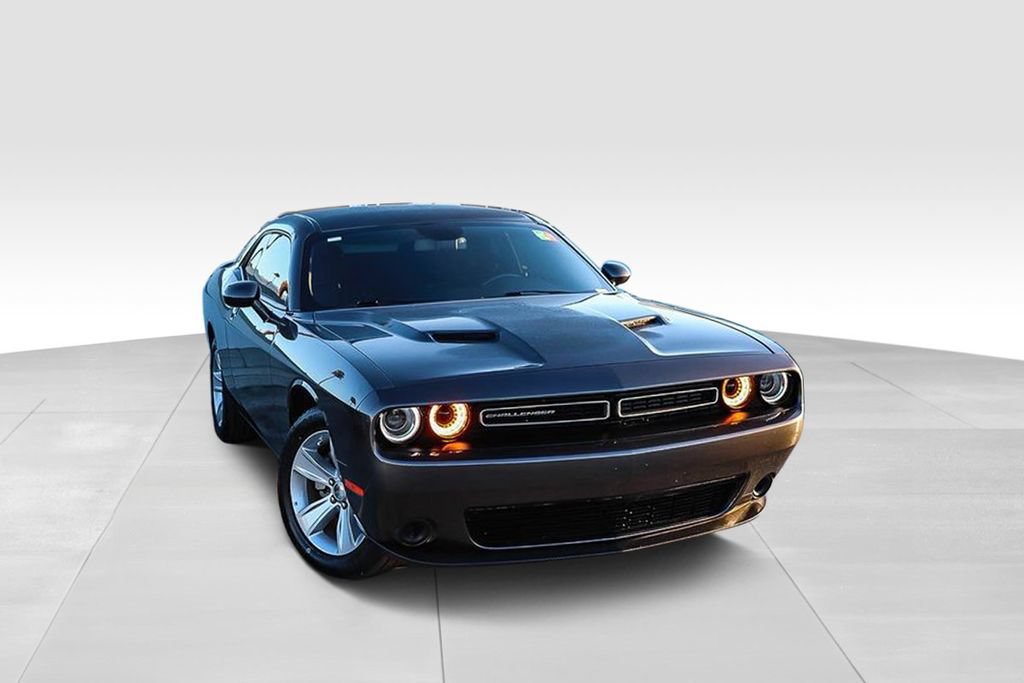 Used 2023 Dodge Challenger SXT RWD image 2