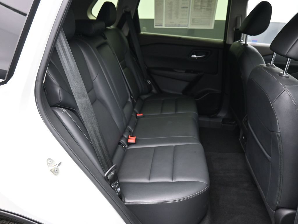 Used 2023 Nissan Rogue SL w/ SL Premium Package image 24