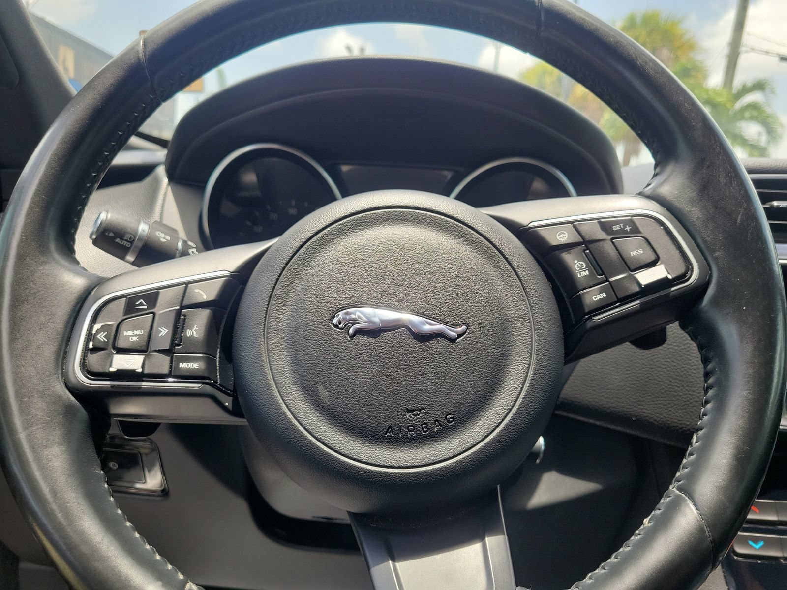 Used 2017 Jaguar F-PACE Prestige AWD/4WD image 20