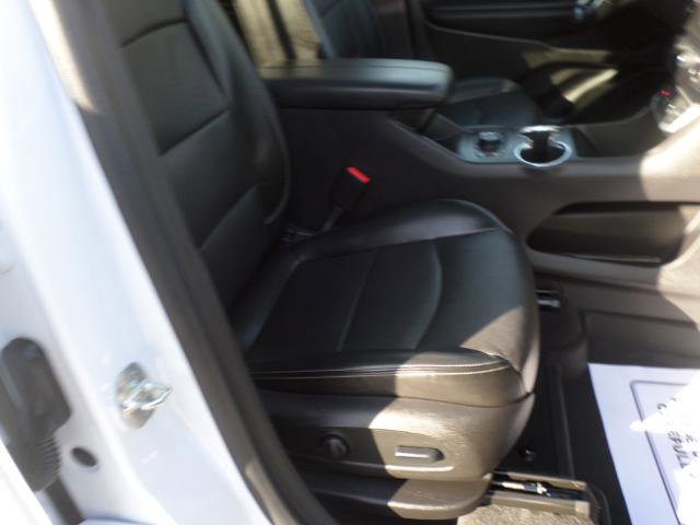 Used 2022 GMC Terrain SLT w/ Infotainment Package II image 2