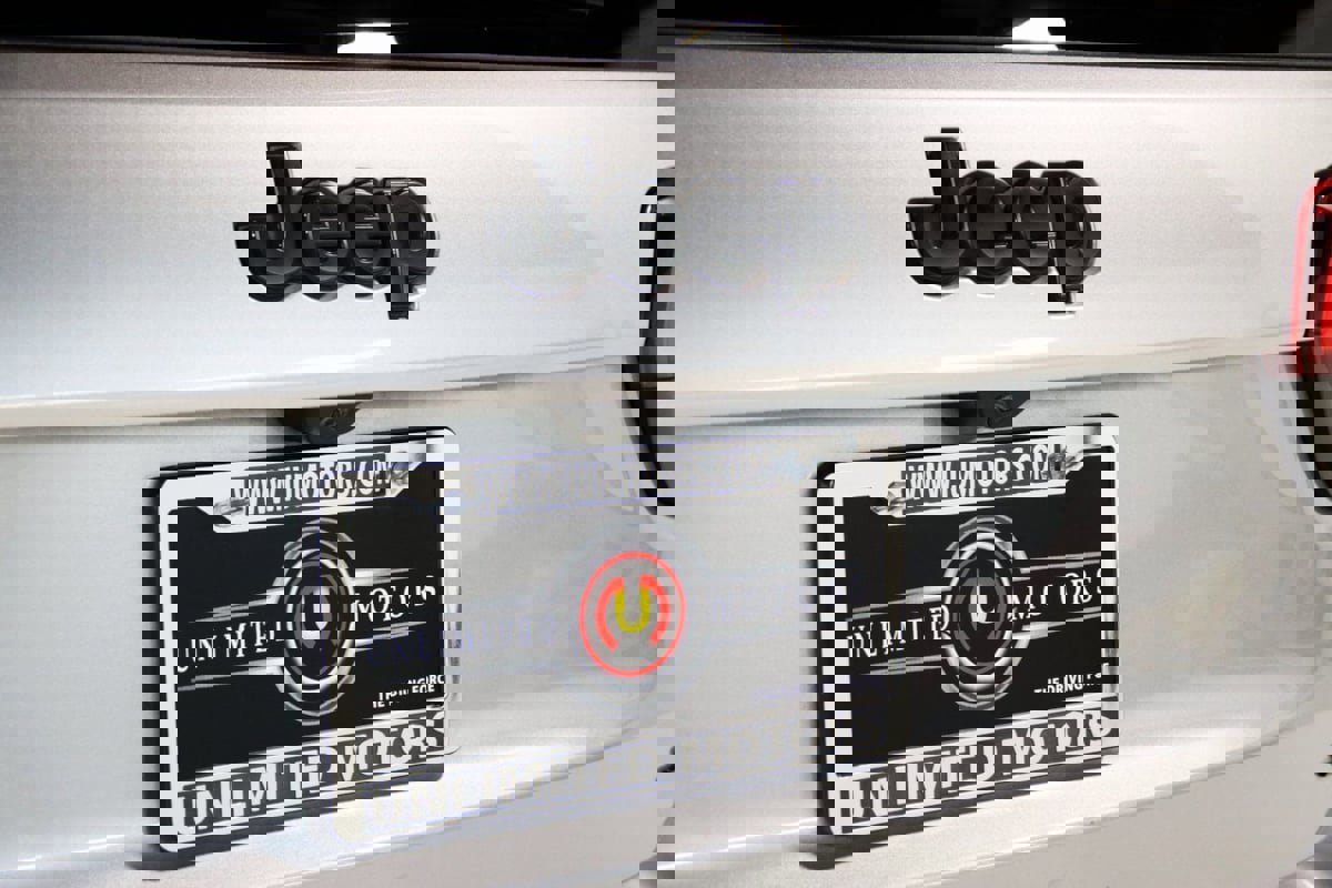 Used 2021 Jeep Grand Cherokee SRT w/ Trailer Tow Group IV image 4