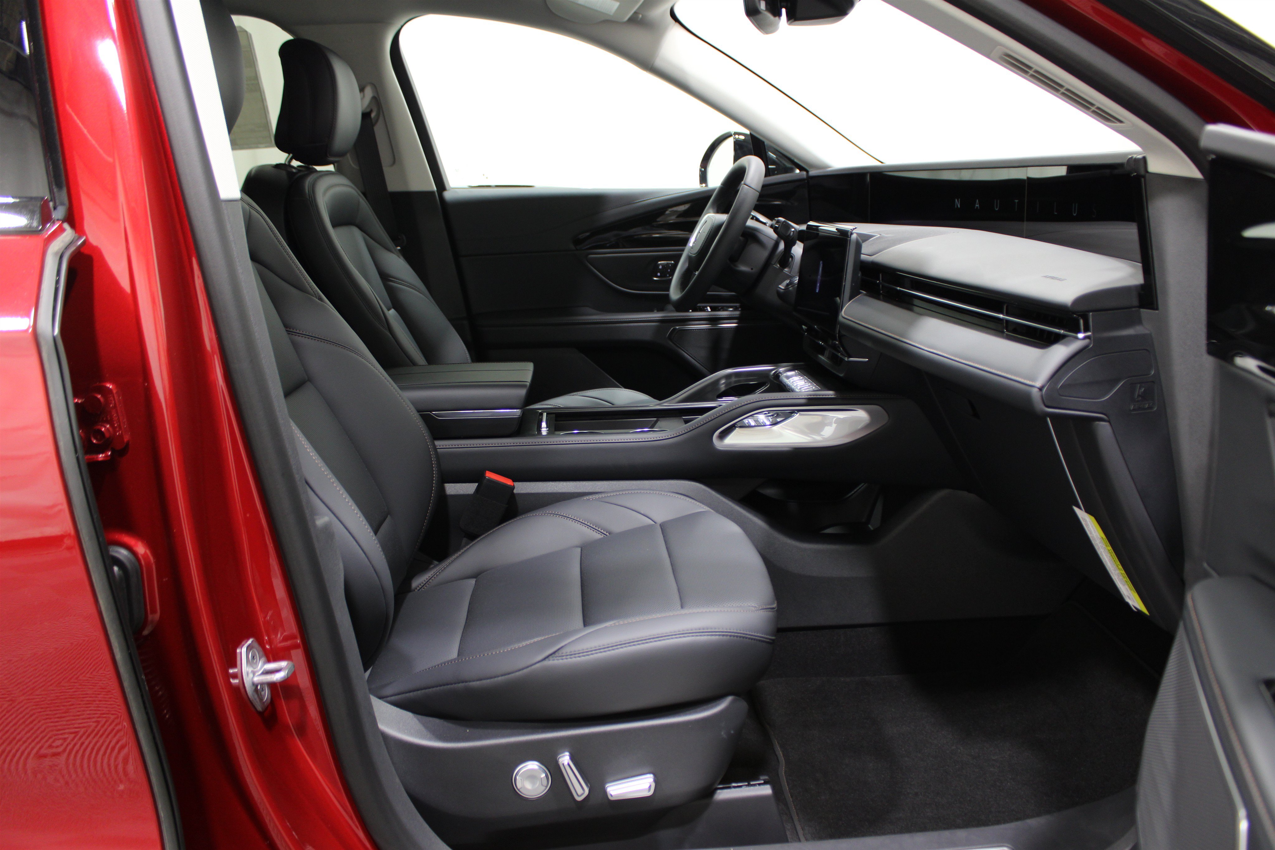 New 2026 Lincoln Nautilus Premier AWD/4WD image 30