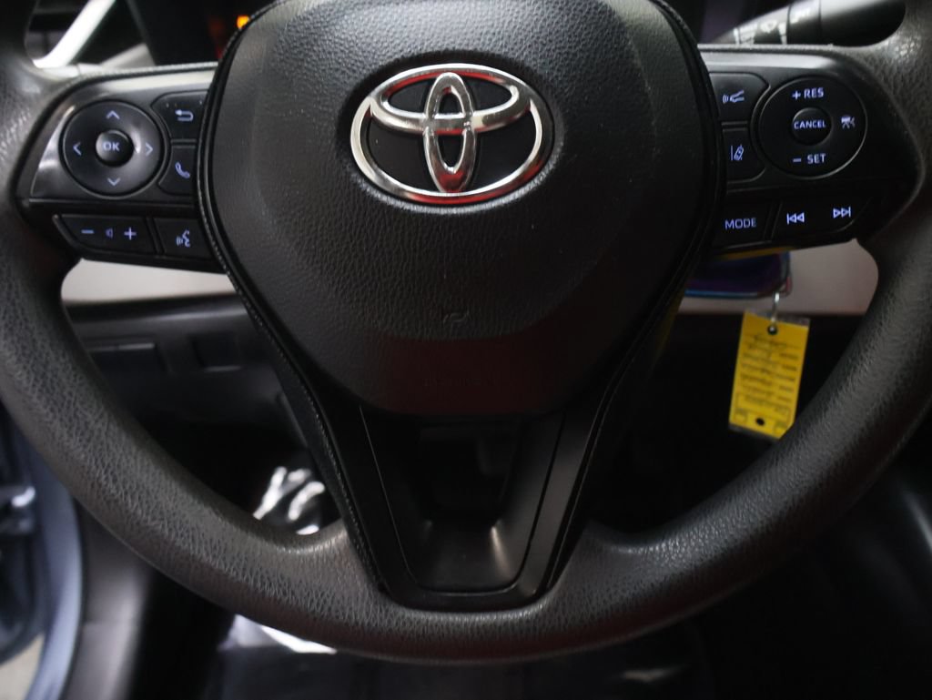 Used 2020 Toyota Corolla LE FWD image 18