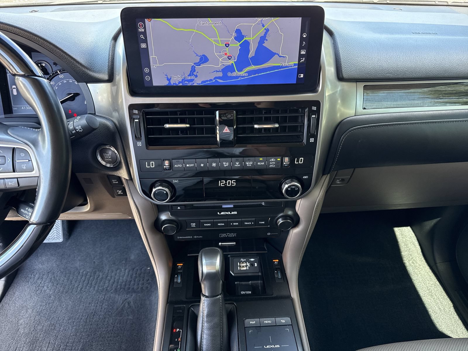 Used 2023 Lexus GX 460 Premium w/ Accessory Package AWD/4WD image 37