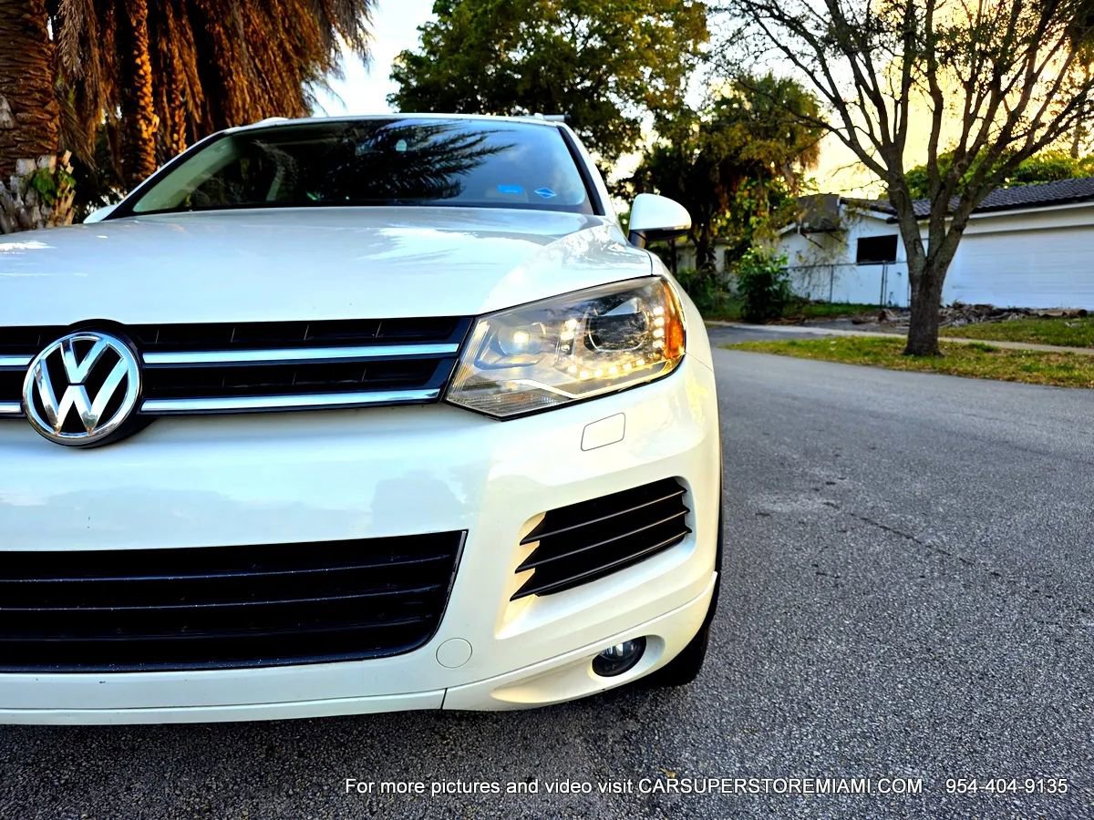 Used 2011 Volkswagen Touareg Sport image 26