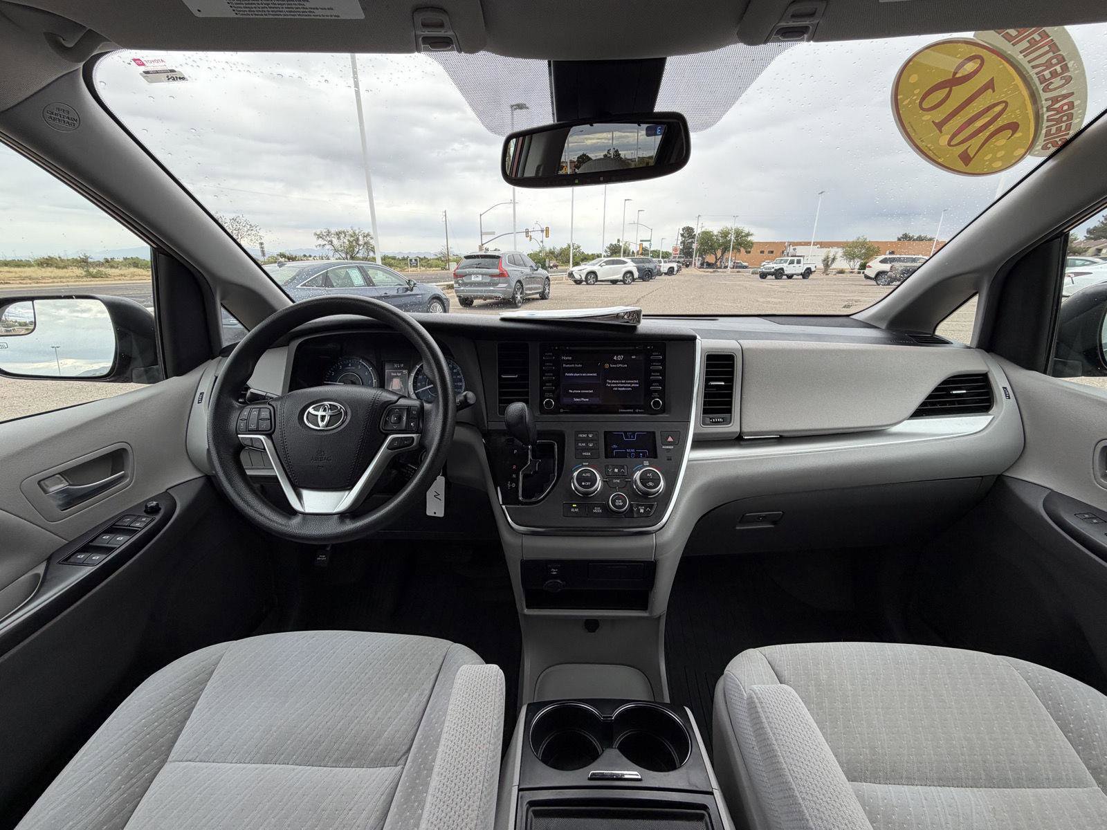Used 2018 Toyota Sienna LE w/ Carpet Mat Package FWD image 27