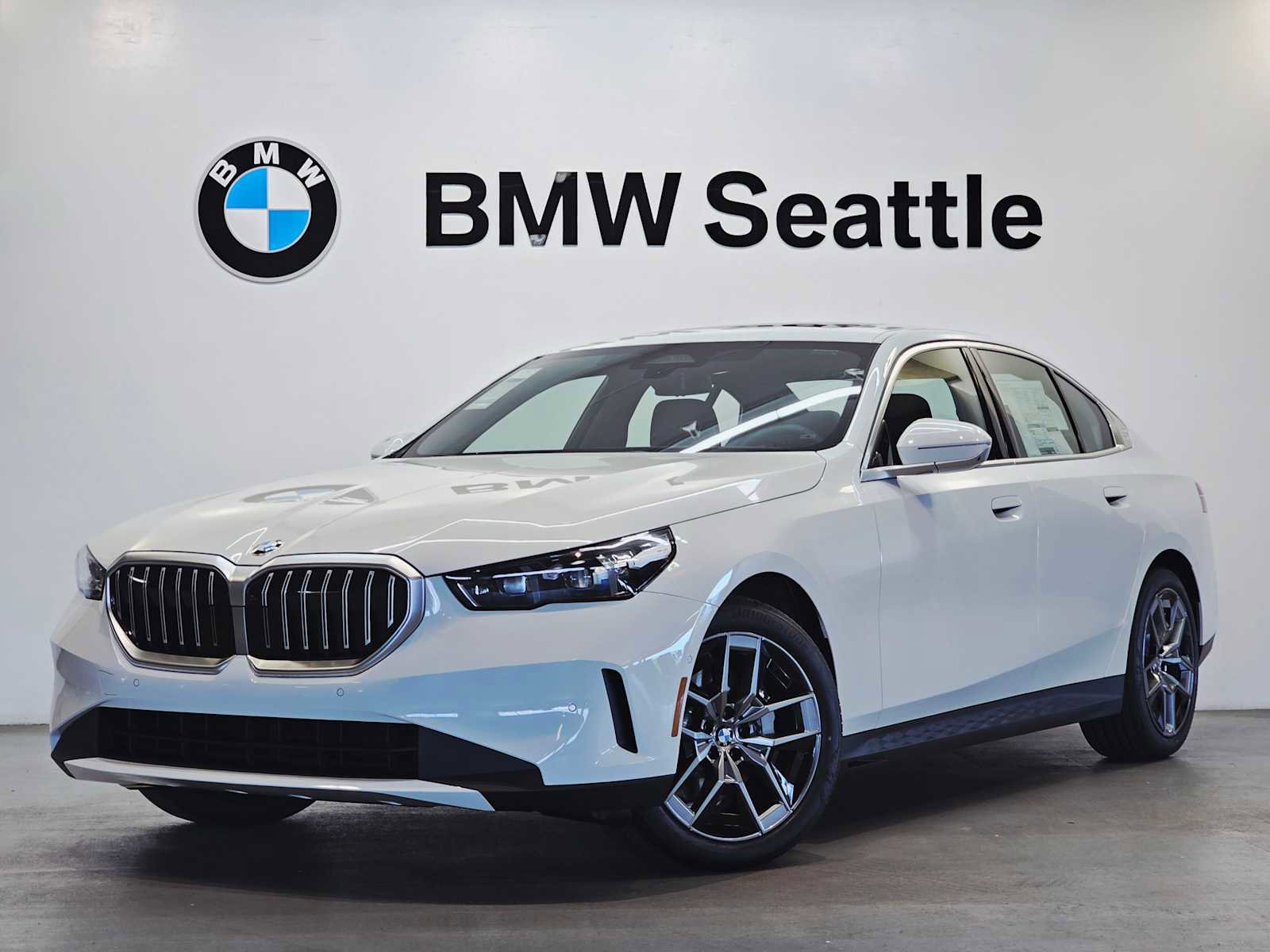 New 2026 BMW 530i xDrive w/ Premium Package