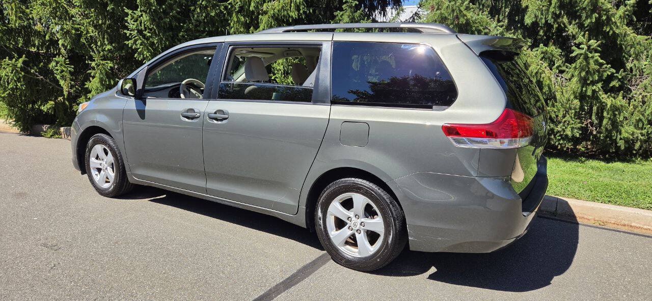 Used 2011 Toyota Sienna LE FWD image 9