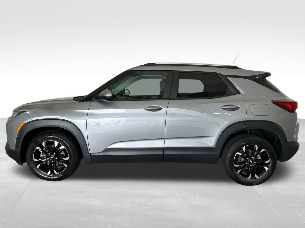 Used 2023 Chevrolet TrailBlazer LT w/ Convenience Package FWD image 2
