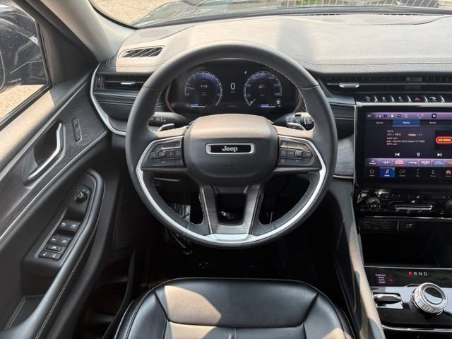 Used 2023 Jeep Grand Cherokee Limited AWD/4WD image 11