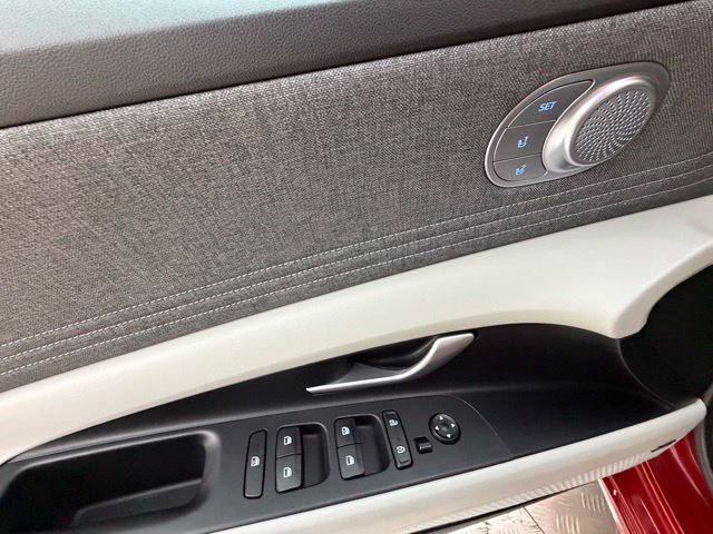 Certified 2023 Hyundai Elantra Limited w/ Preferred Accessory Package FWD image 32