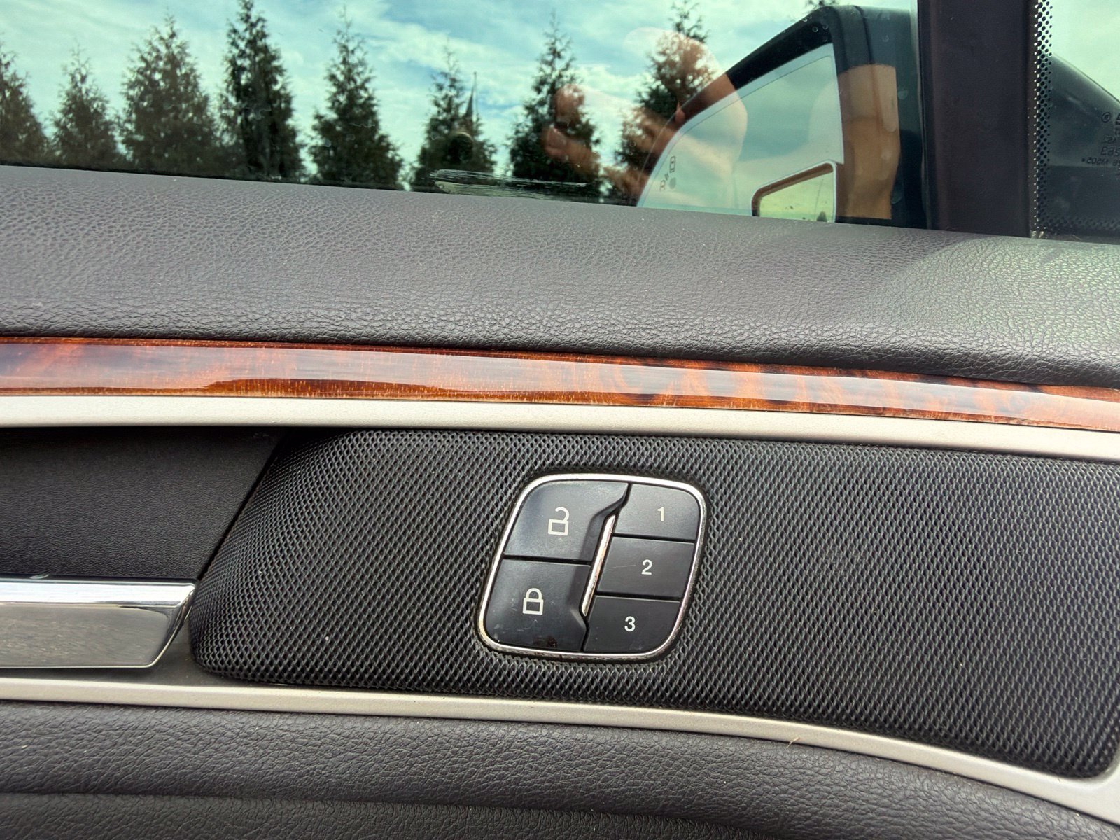 Used 2013 Lincoln MKZ FWD image 19