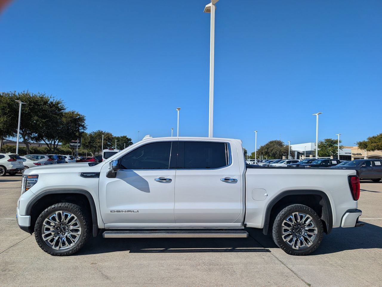 Used 2023 GMC Sierra 1500 Denali Ultimate AWD/4WD image 3