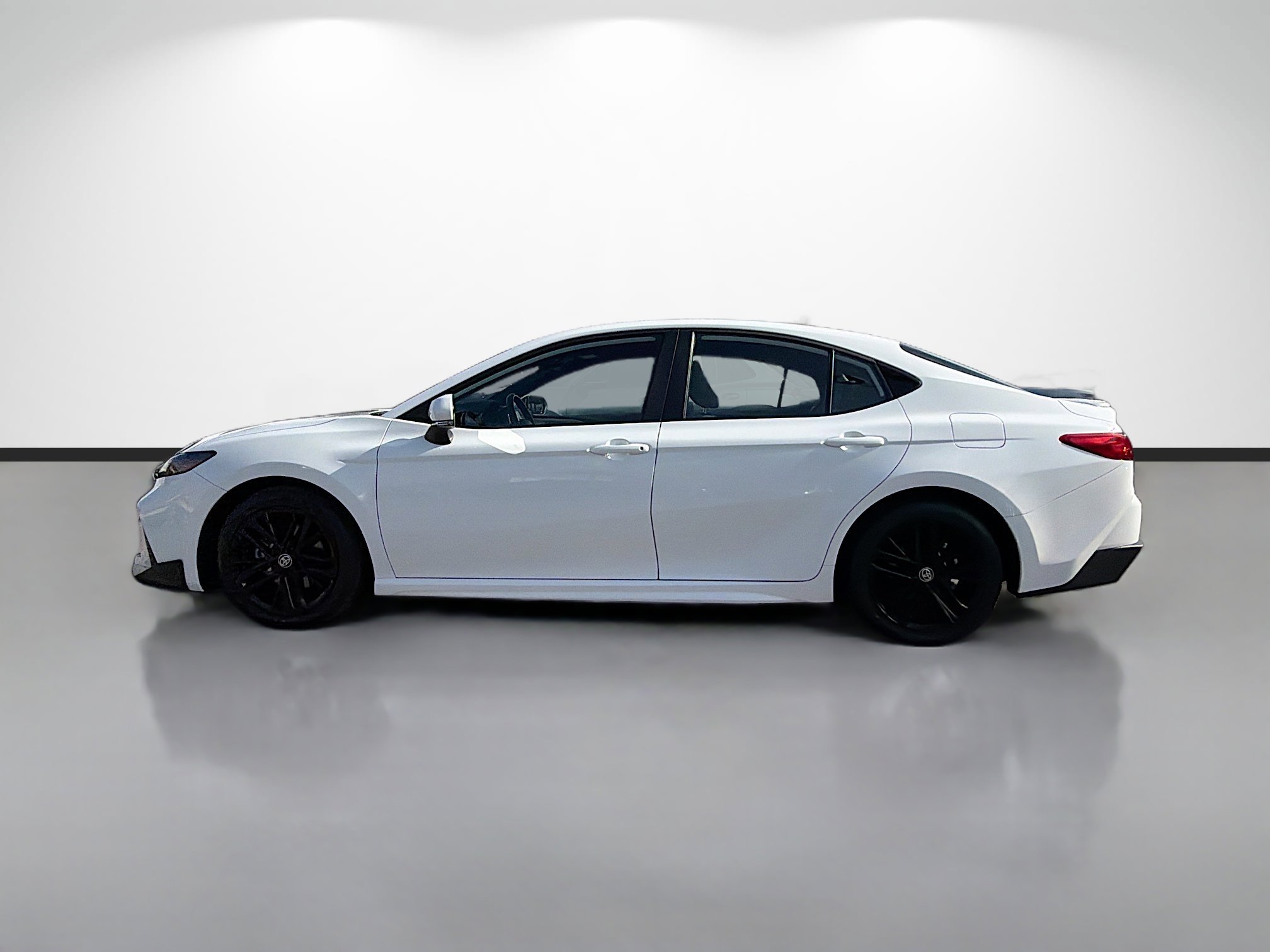 Used 2025 Toyota Camry SE image 6