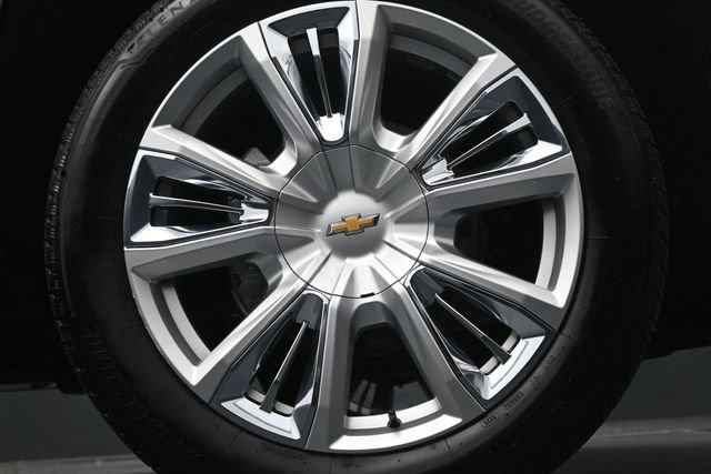 Used 2022 Chevrolet Silverado 1500 High Country w/ Technology Package AWD/4WD image 9