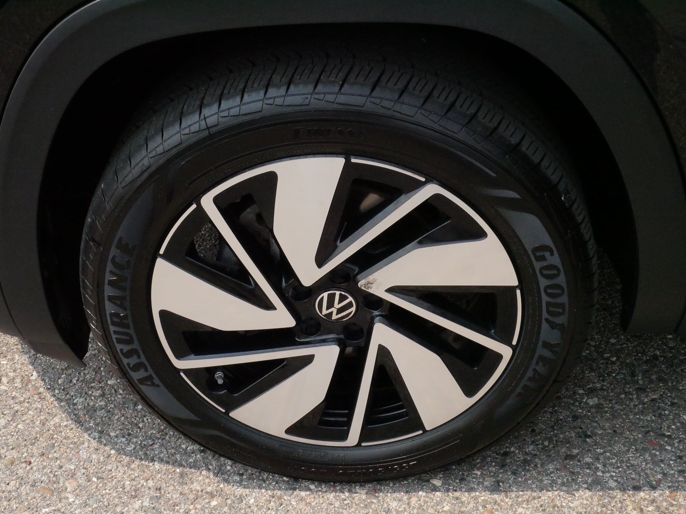 Used 2024 Volkswagen Atlas SEL AWD/4WD image 15