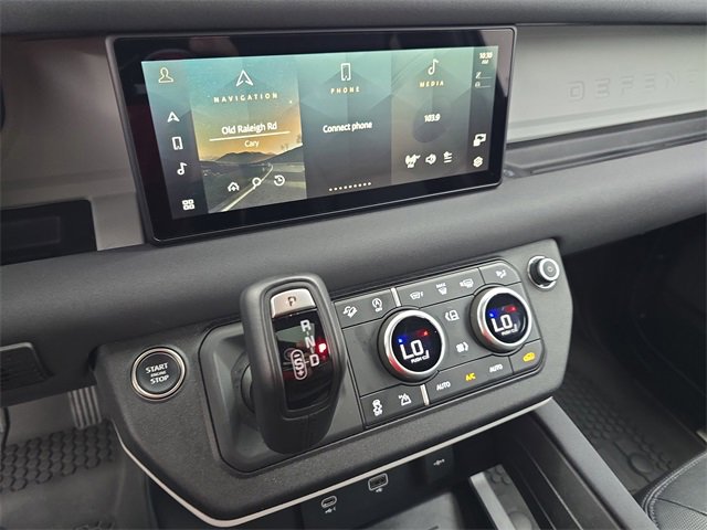 Certified 2023 Land Rover Defender 90 X-Dynamic SE image 17