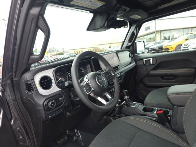 Used 2025 Jeep Wrangler Unlimited Sahara w/ Safety Group image 20