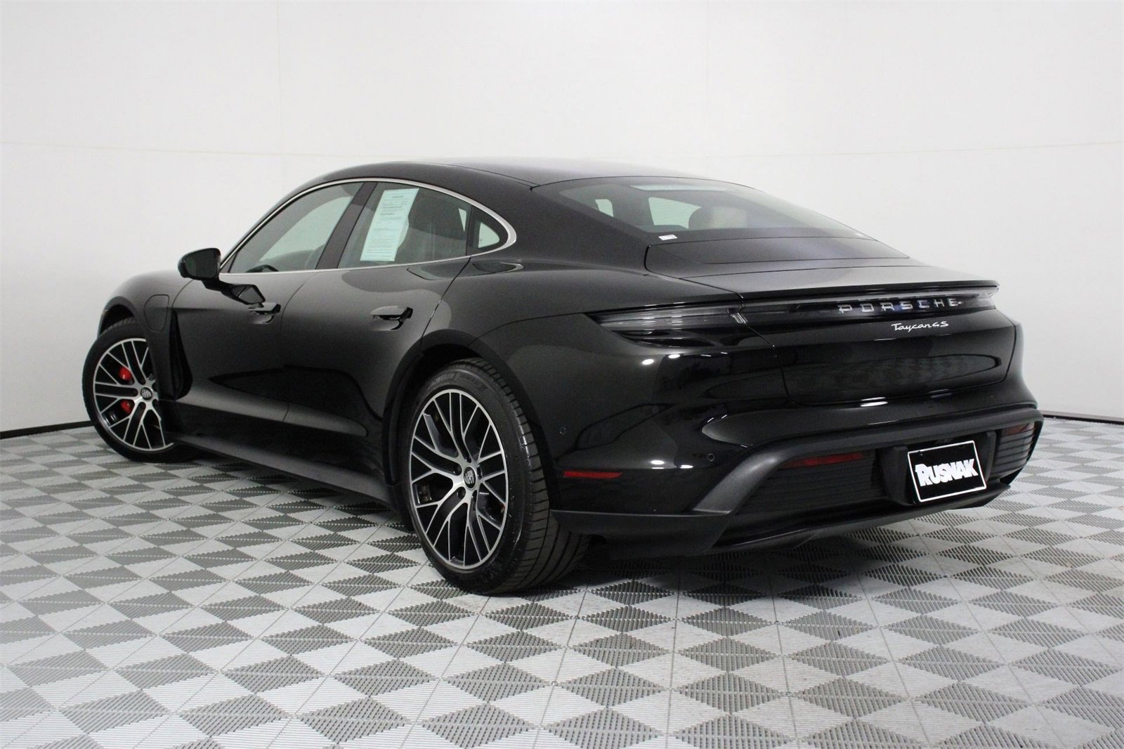 Used 2022 Porsche Taycan 4S image 3