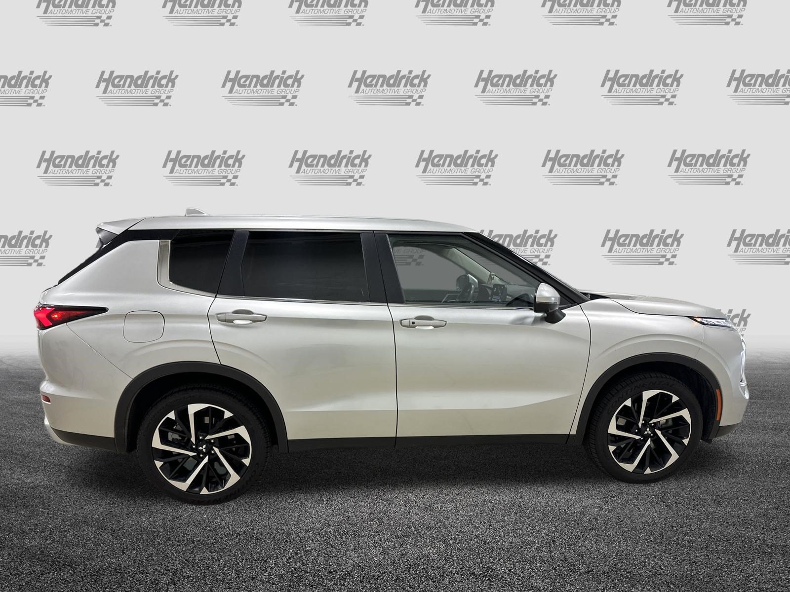 Used 2024 Mitsubishi Outlander SE AWD/4WD image 11