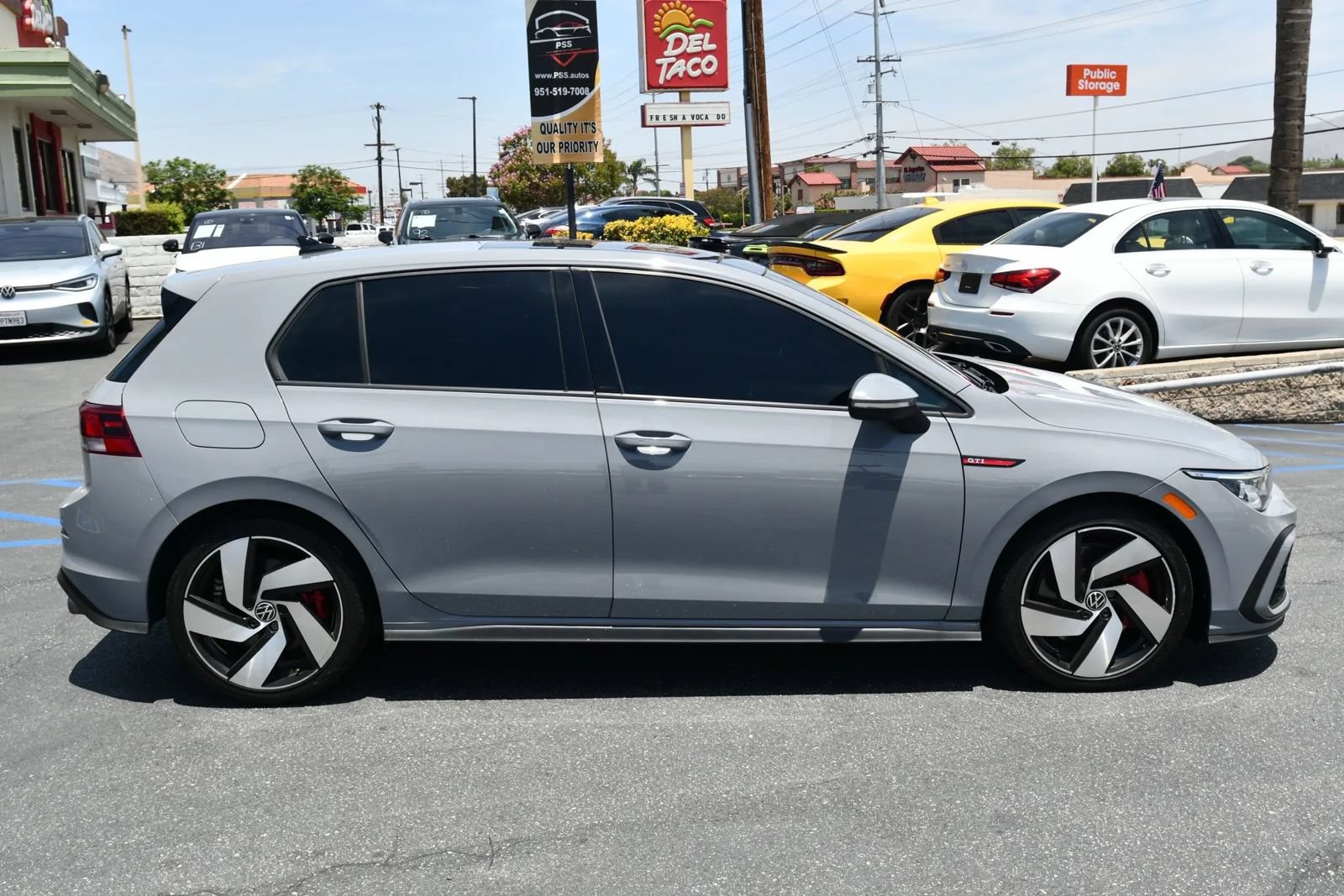 Used 2022 Volkswagen GTI SE FWD image 8