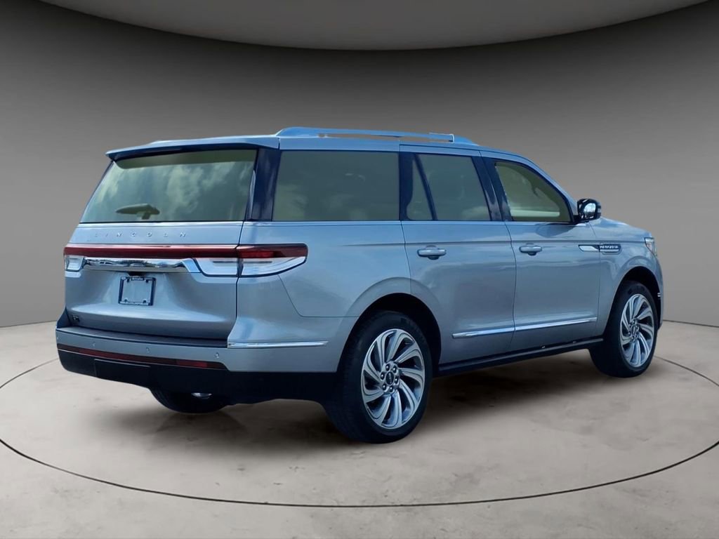 Used 2023 Lincoln Navigator Reserve image 9