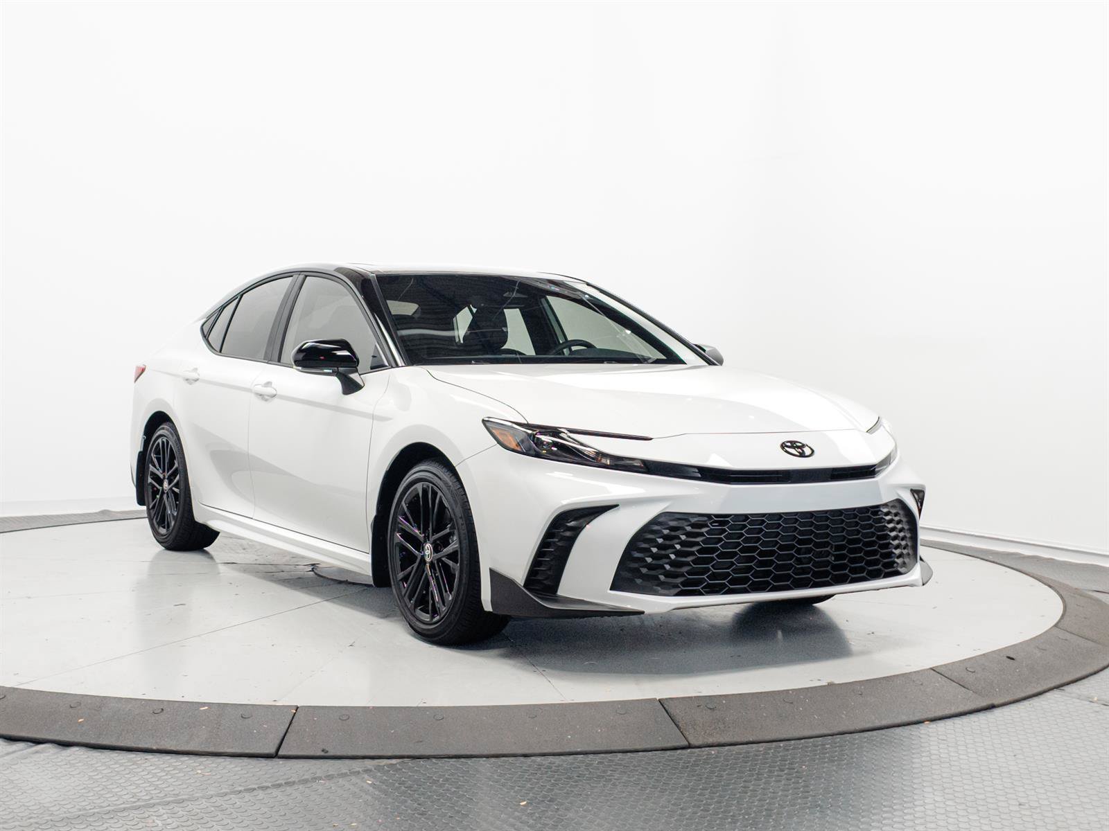 New 2026 Toyota Camry SE FWD image 1