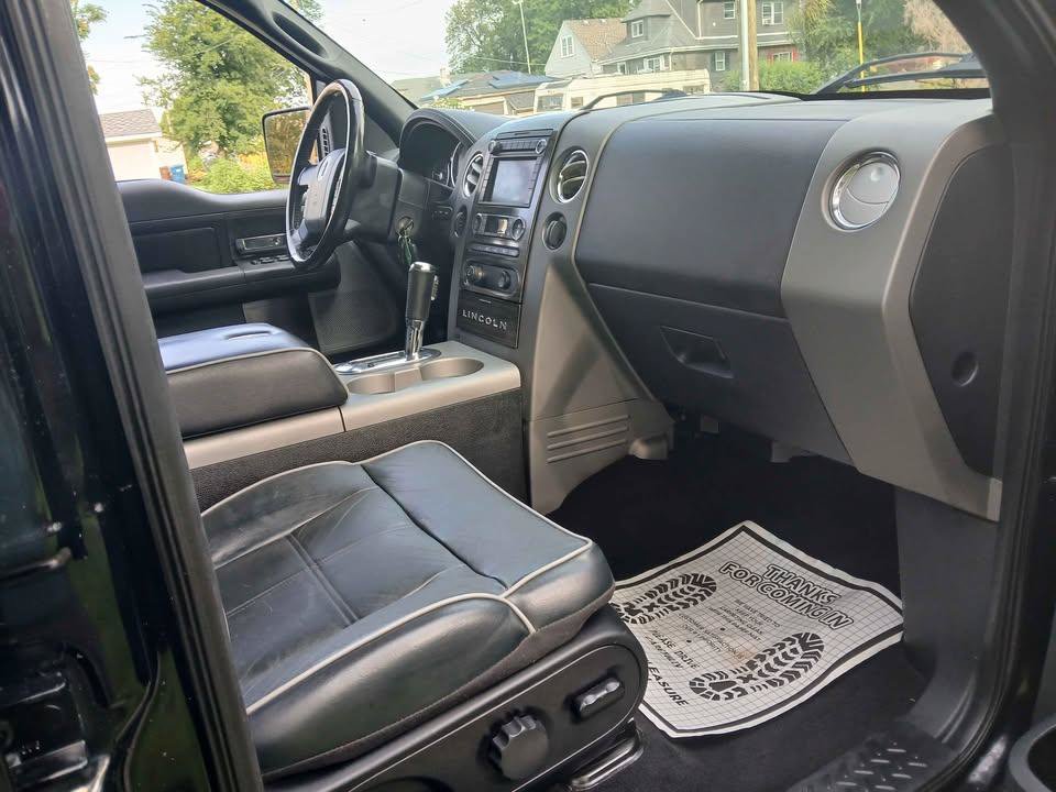 Used 2008 Lincoln Mark LT 4x4 image 13