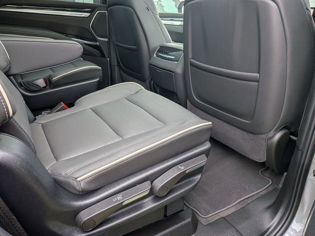 Used 2025 Cadillac Escalade Sport w/ Touring Package AWD/4WD image 24
