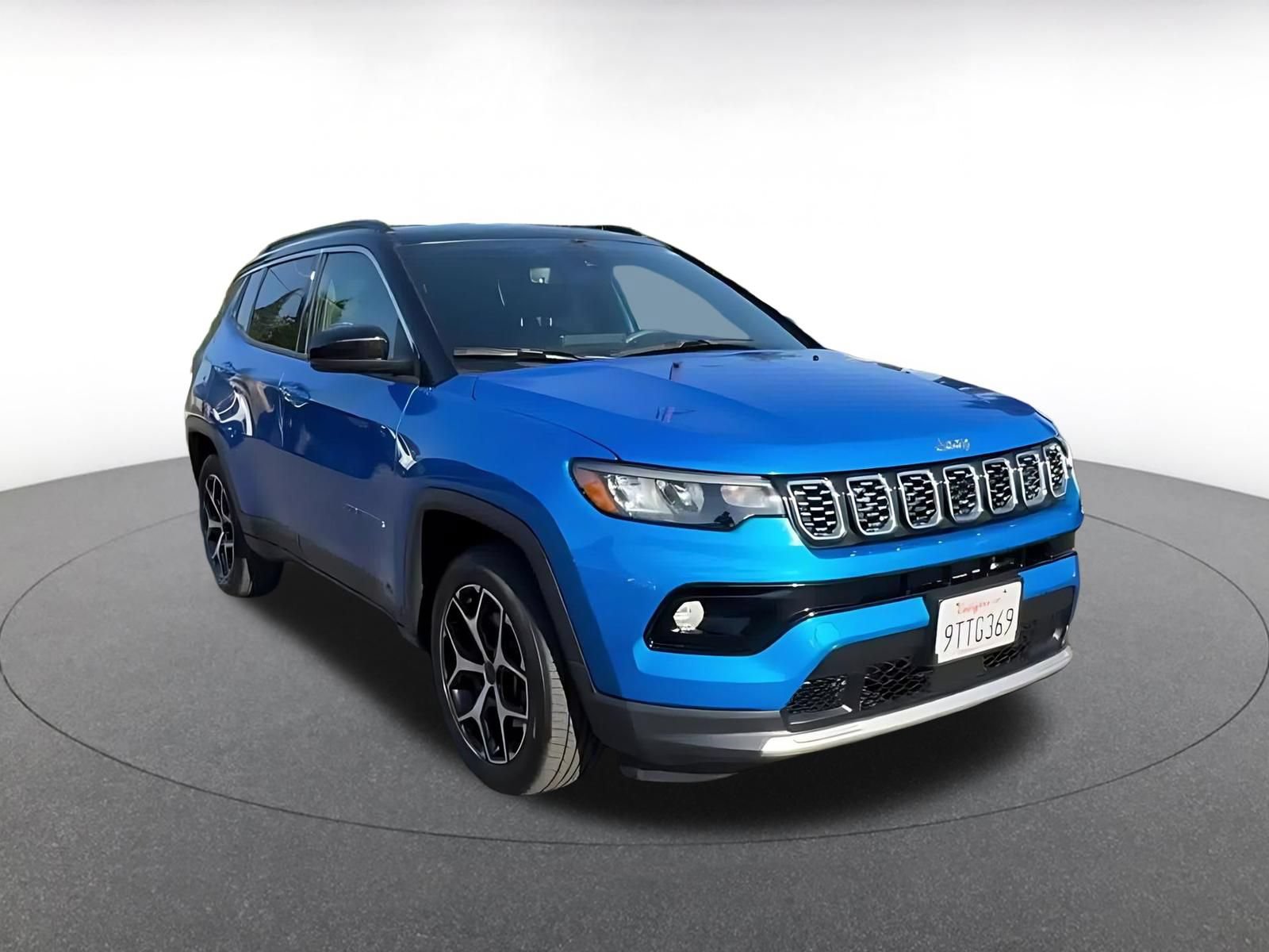 Used 2025 Jeep Compass Limited AWD/4WD image 3