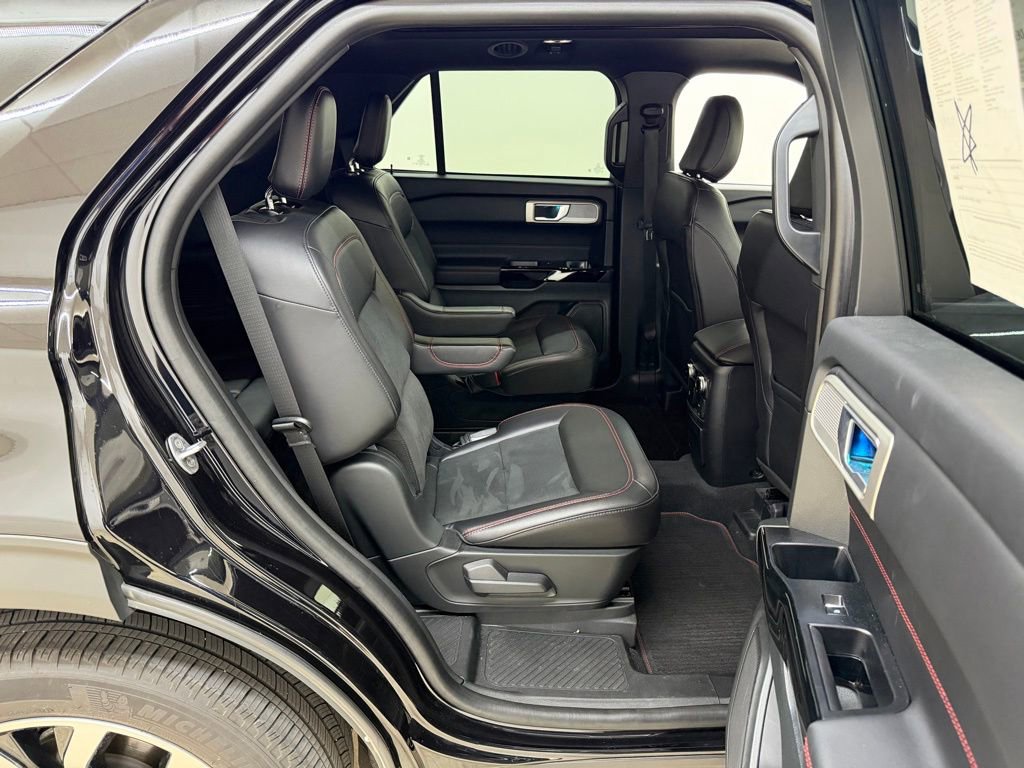 Used 2024 Ford Explorer ST-Line w/ Class IV Trailer Tow Package AWD/4WD image 15