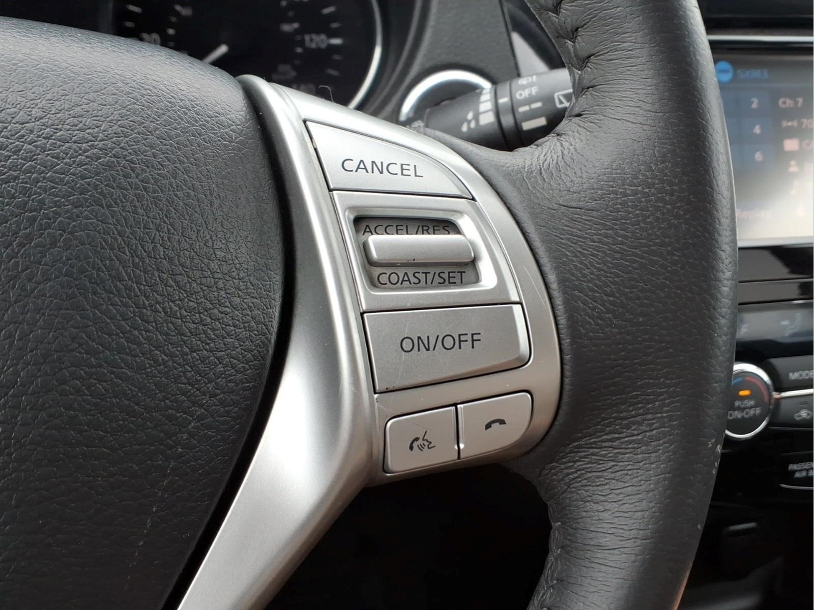 Used 2014 Nissan Rogue SL AWD/4WD image 15