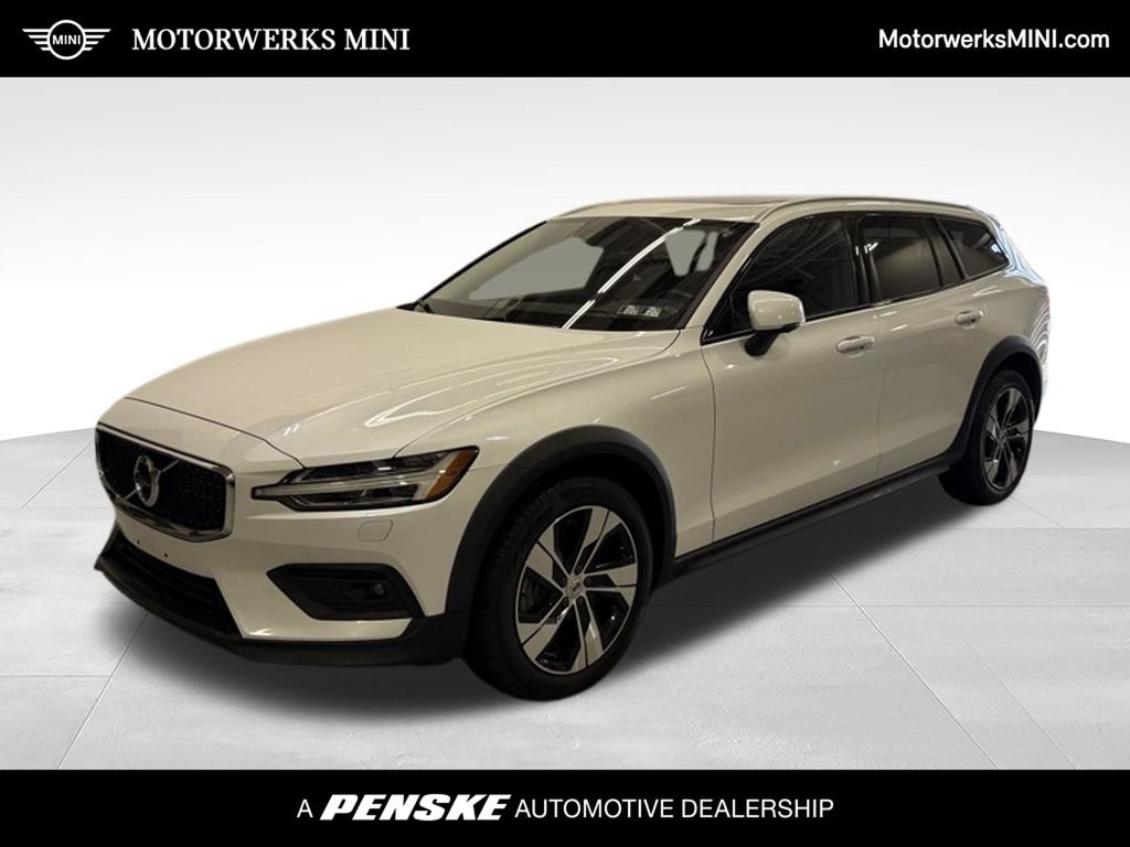 Used 2022 Volvo V60 T5 Cross Country AWD/4WD image 1