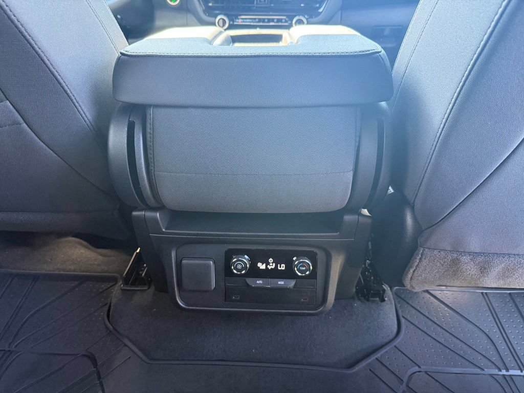 Used 2026 Chevrolet Suburban LS AWD/4WD image 21