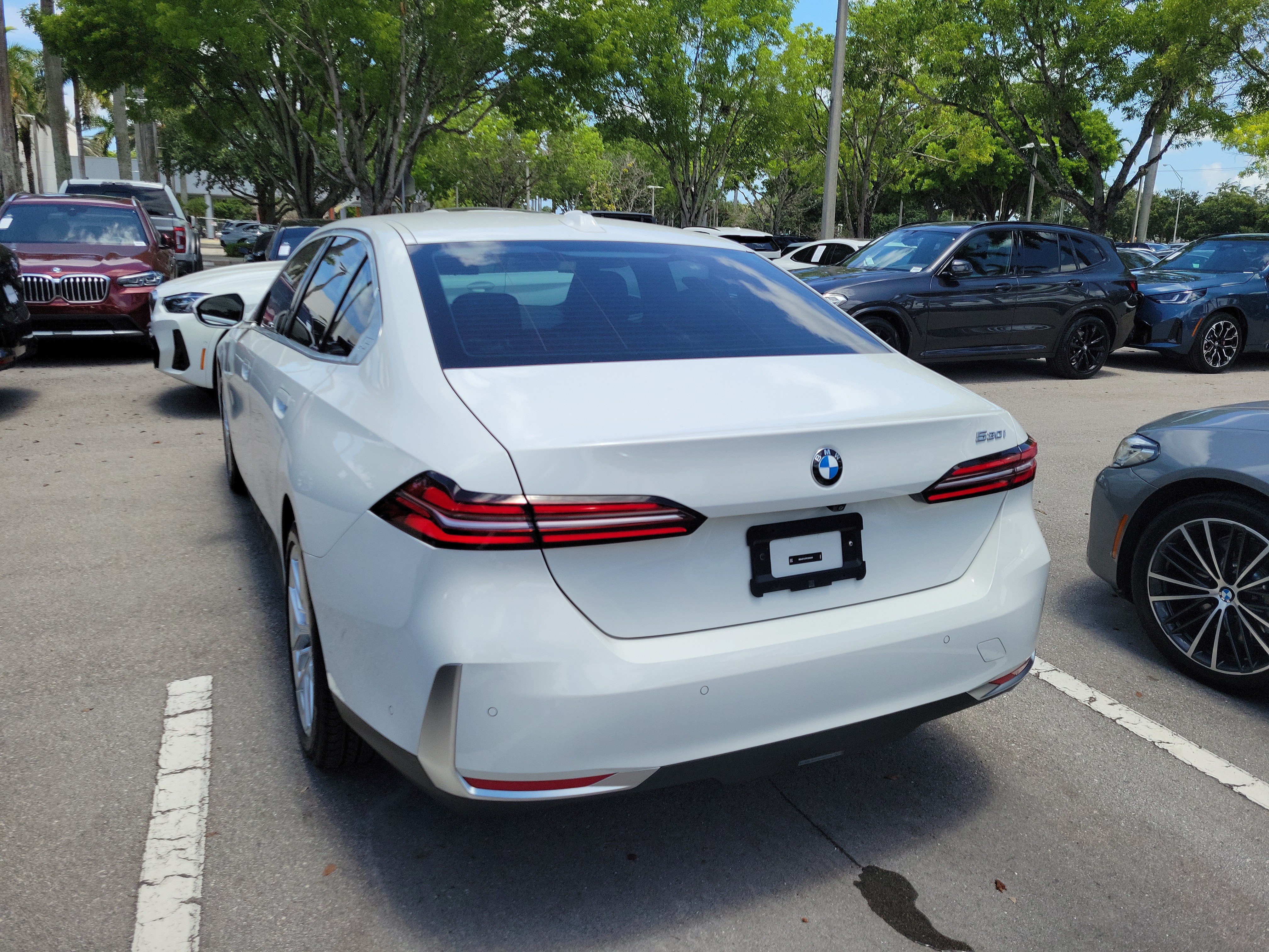 Used 2024 BMW 530i w/ Convenience Package RWD image 12
