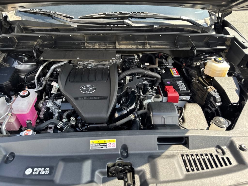 Used 2023 Toyota Highlander XLE AWD/4WD image 21