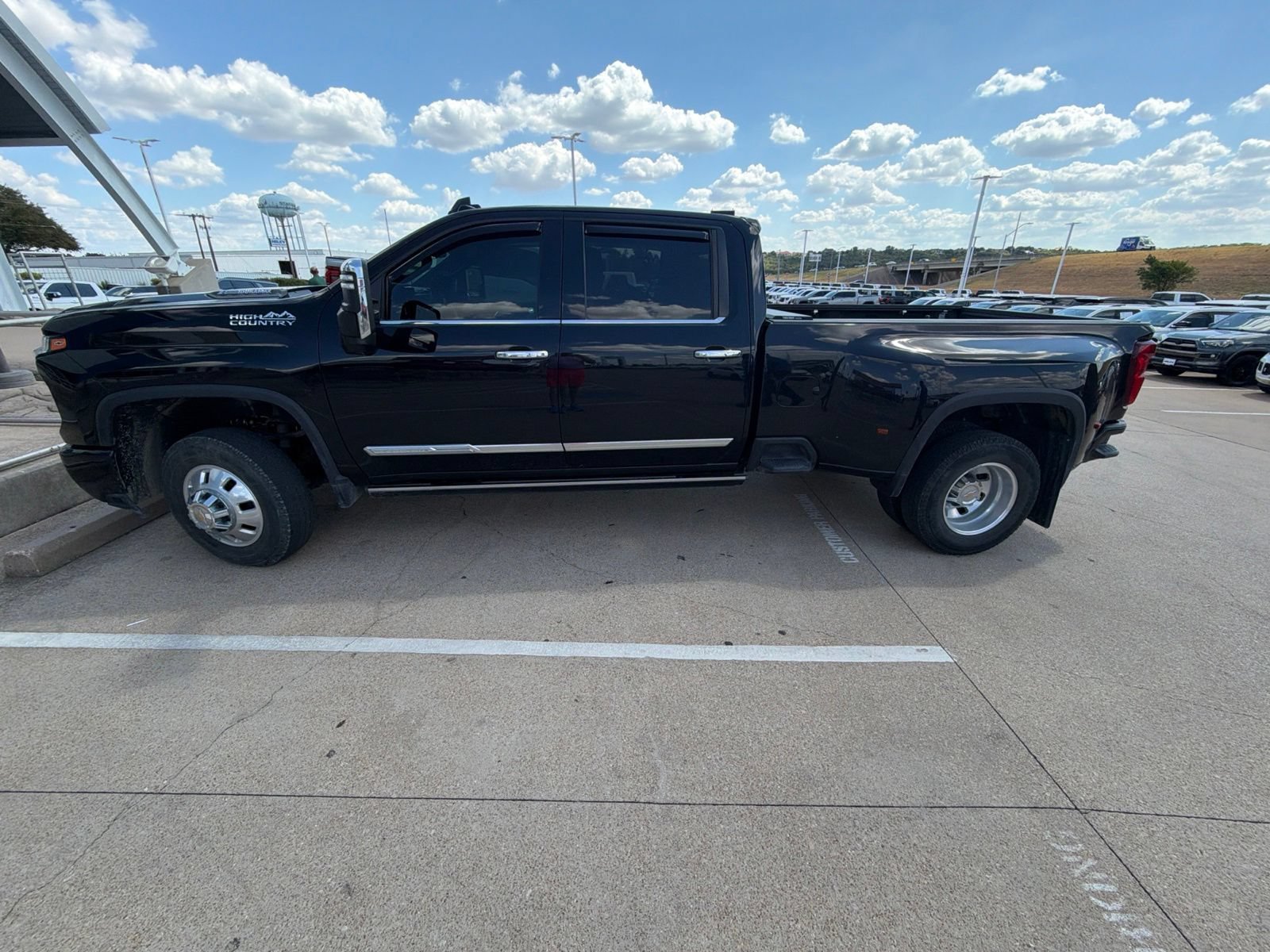 Used 2025 Chevrolet Silverado 3500 High Country w/ High Country Premium Package AWD/4WD image 8