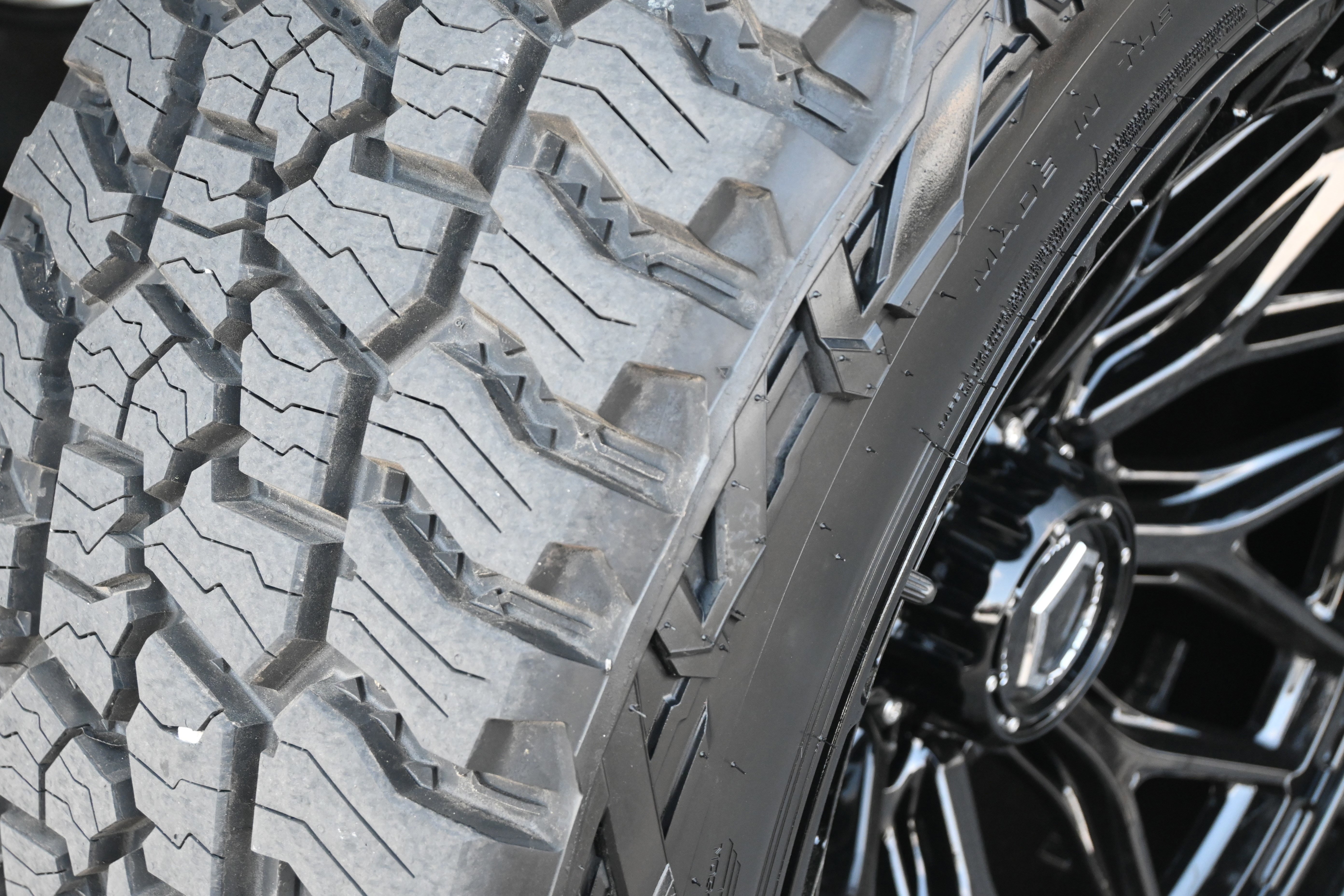 Used 2025 GMC Sierra 2500 Denali Ultimate image 16