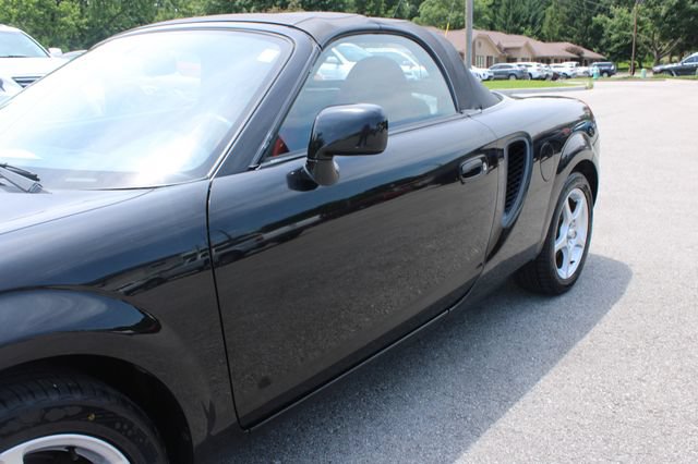 Used 2001 Toyota MR2 RWD image 32