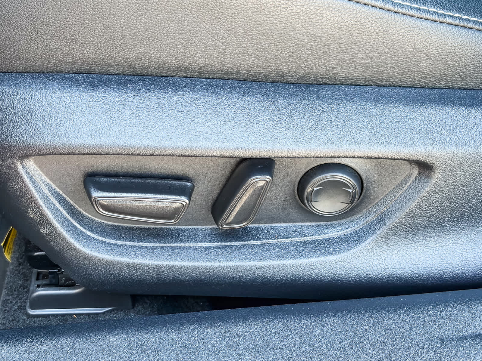 Used 2025 Toyota Camry SE w/ Convenience Package FWD image 19