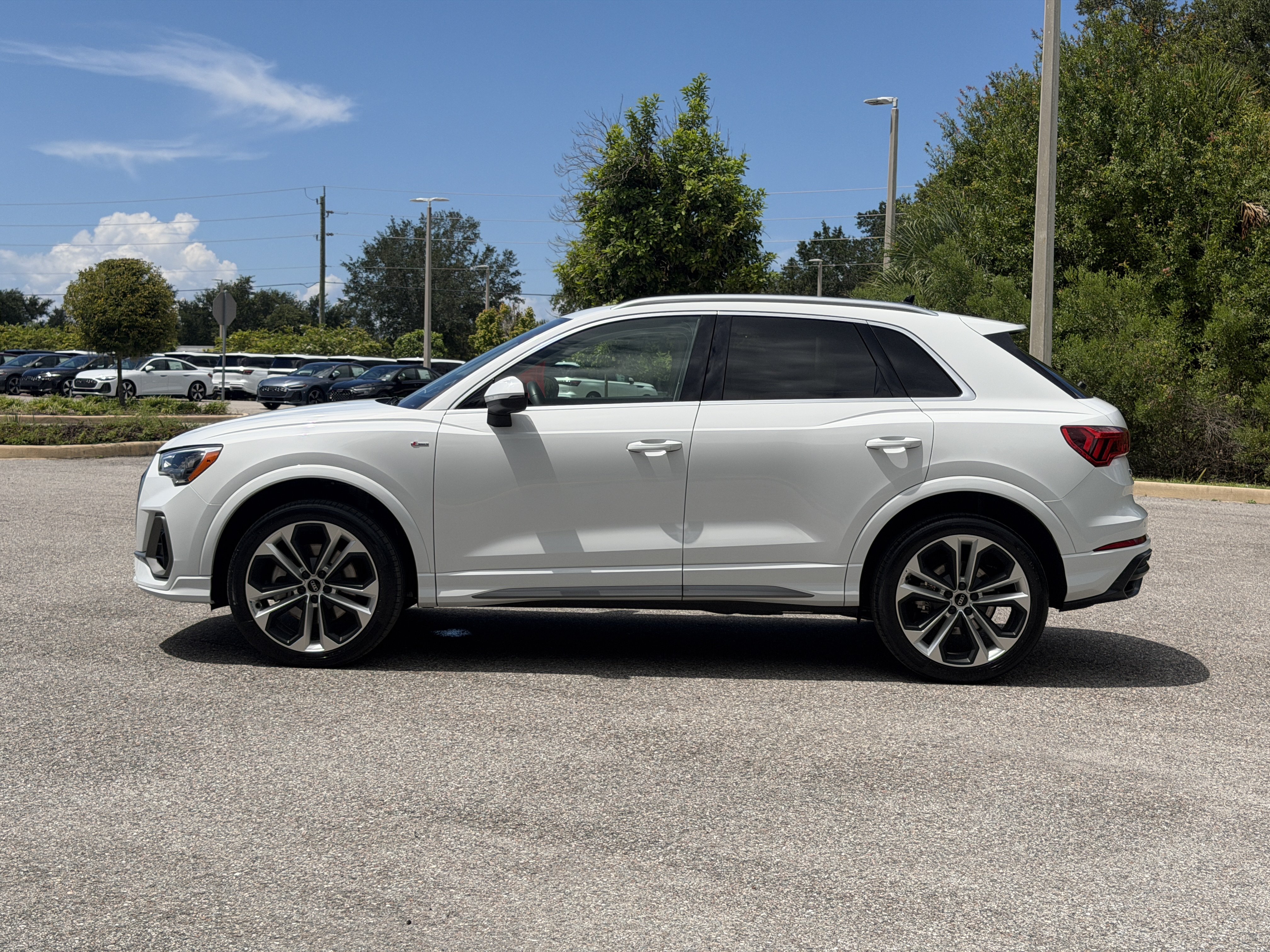 Used 2021 Audi Q3 2.0T Premium w/ Convenience Package AWD/4WD image 4