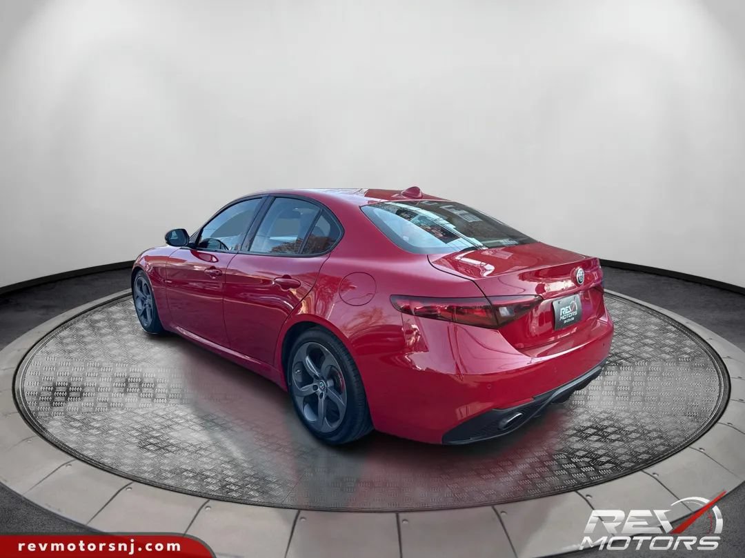 Used 2018 Alfa Romeo Giulia RWD image 3