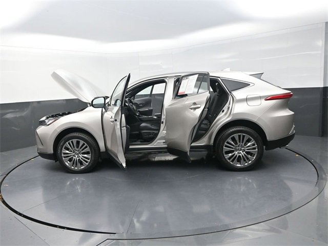 Used 2023 Toyota Venza Limited image 38