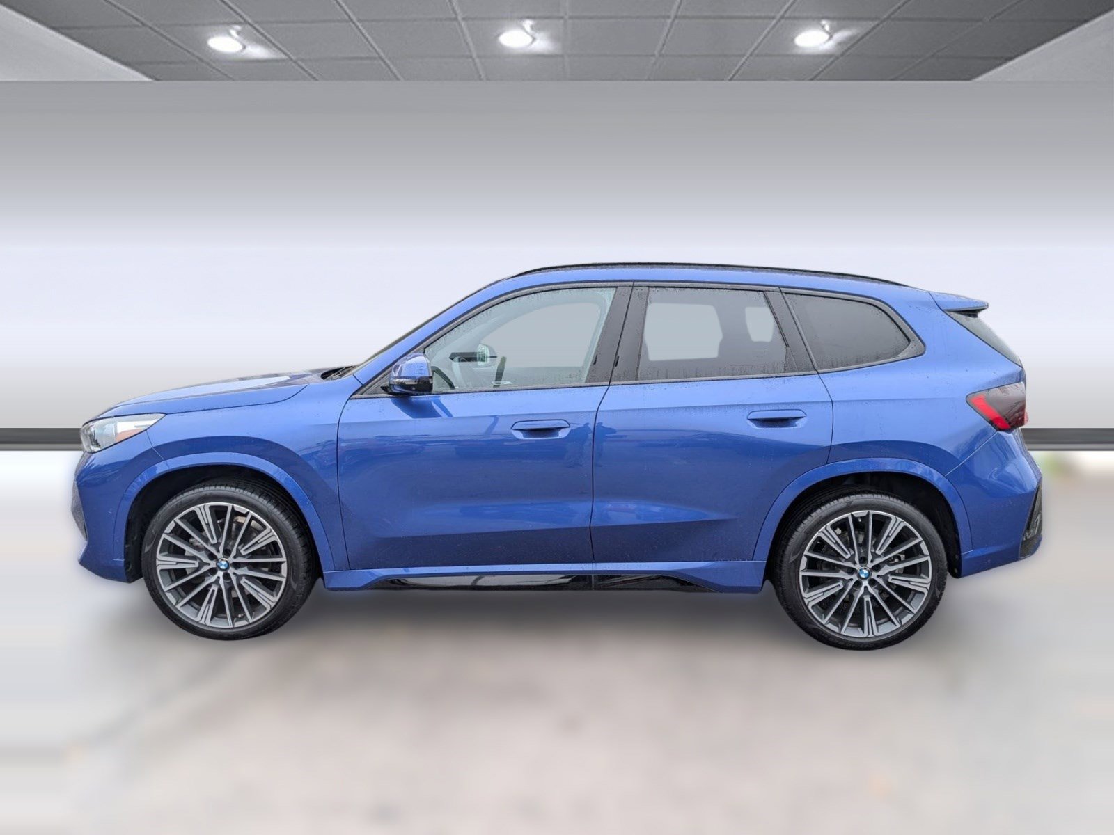 Used 2025 BMW X1 xDrive28i w/ Technology Package image 2