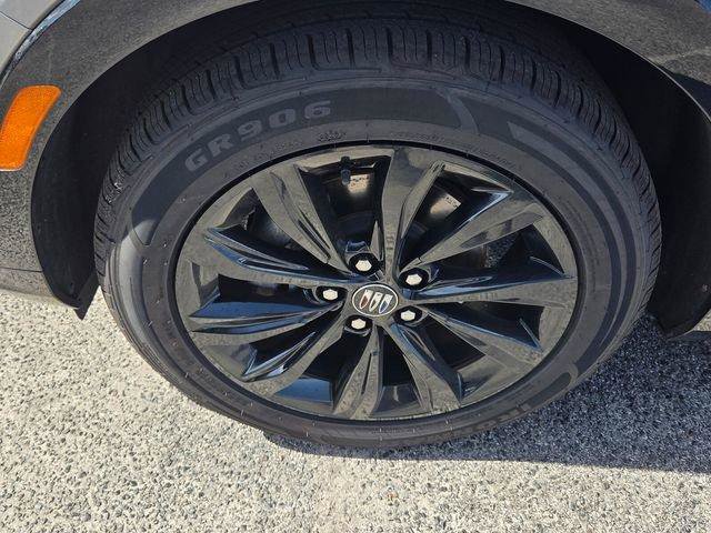 Used 2024 Buick Envista Sport Touring w/ Convenience I Package FWD image 9