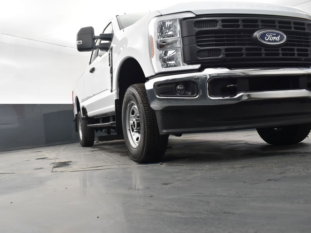 New 2026 Ford F250 XL w/ XL Chrome Package AWD/4WD image 18