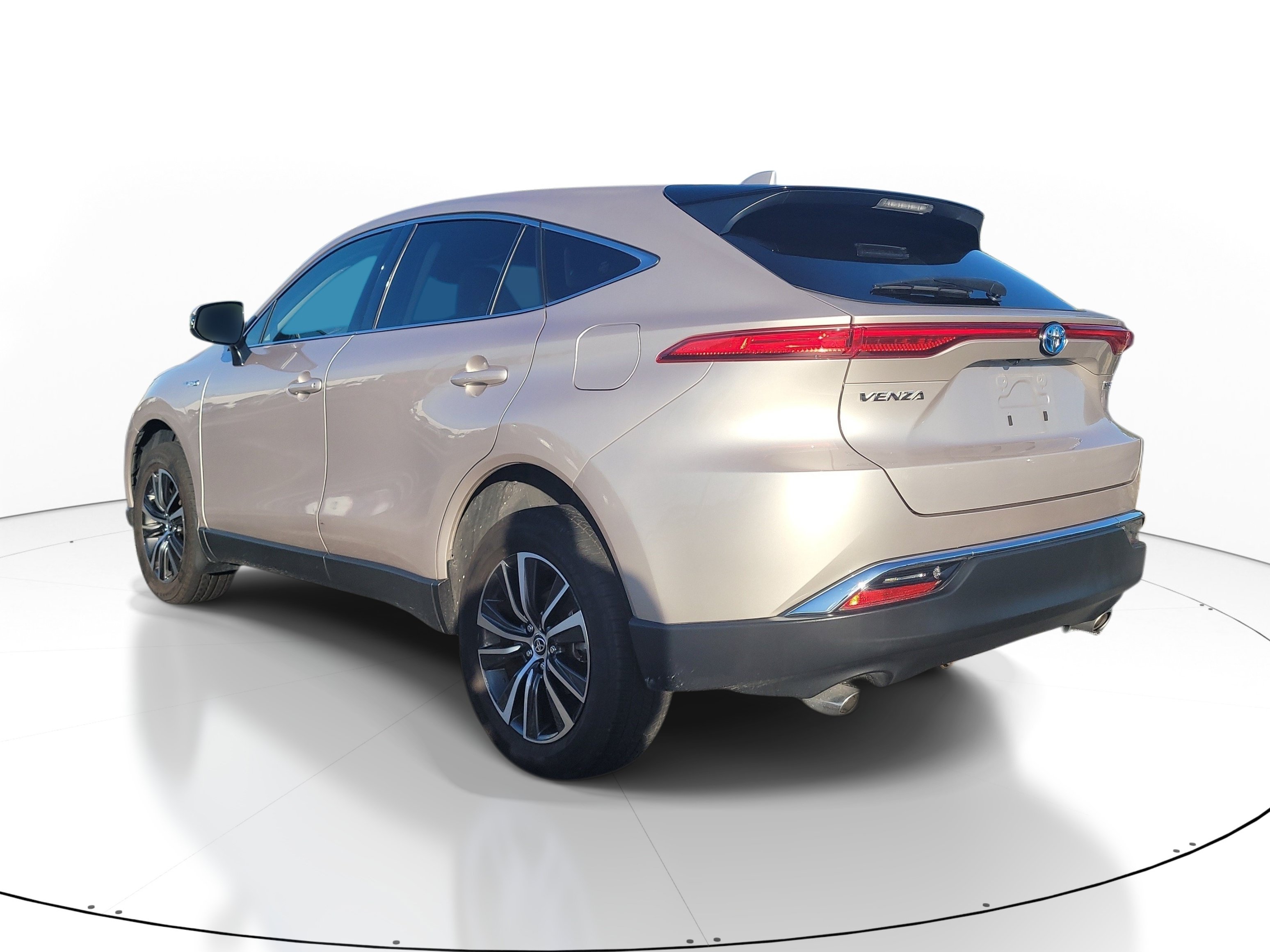 Used 2021 Toyota Venza LE AWD/4WD image 5
