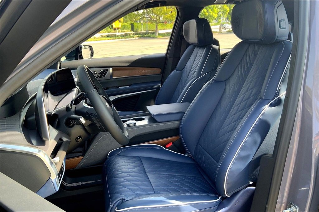 New 2026 Cadillac Vistiq Premium Luxury image 12