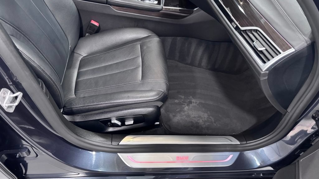 Used 2018 BMW 740i xDrive AWD/4WD image 18