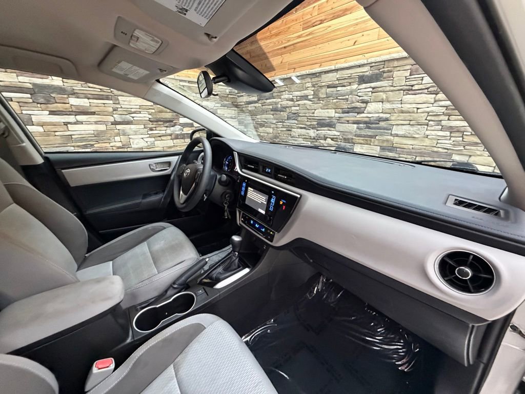 Used 2018 Toyota Corolla LE image 13